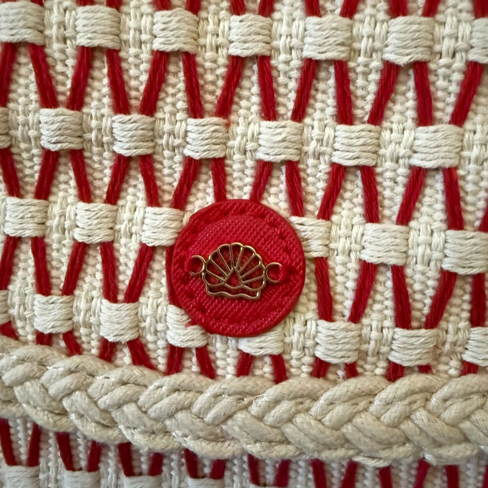 Handmade in Mexico! Bought in Mexico!Red and White Woven Clutch - Picture 4 of 13